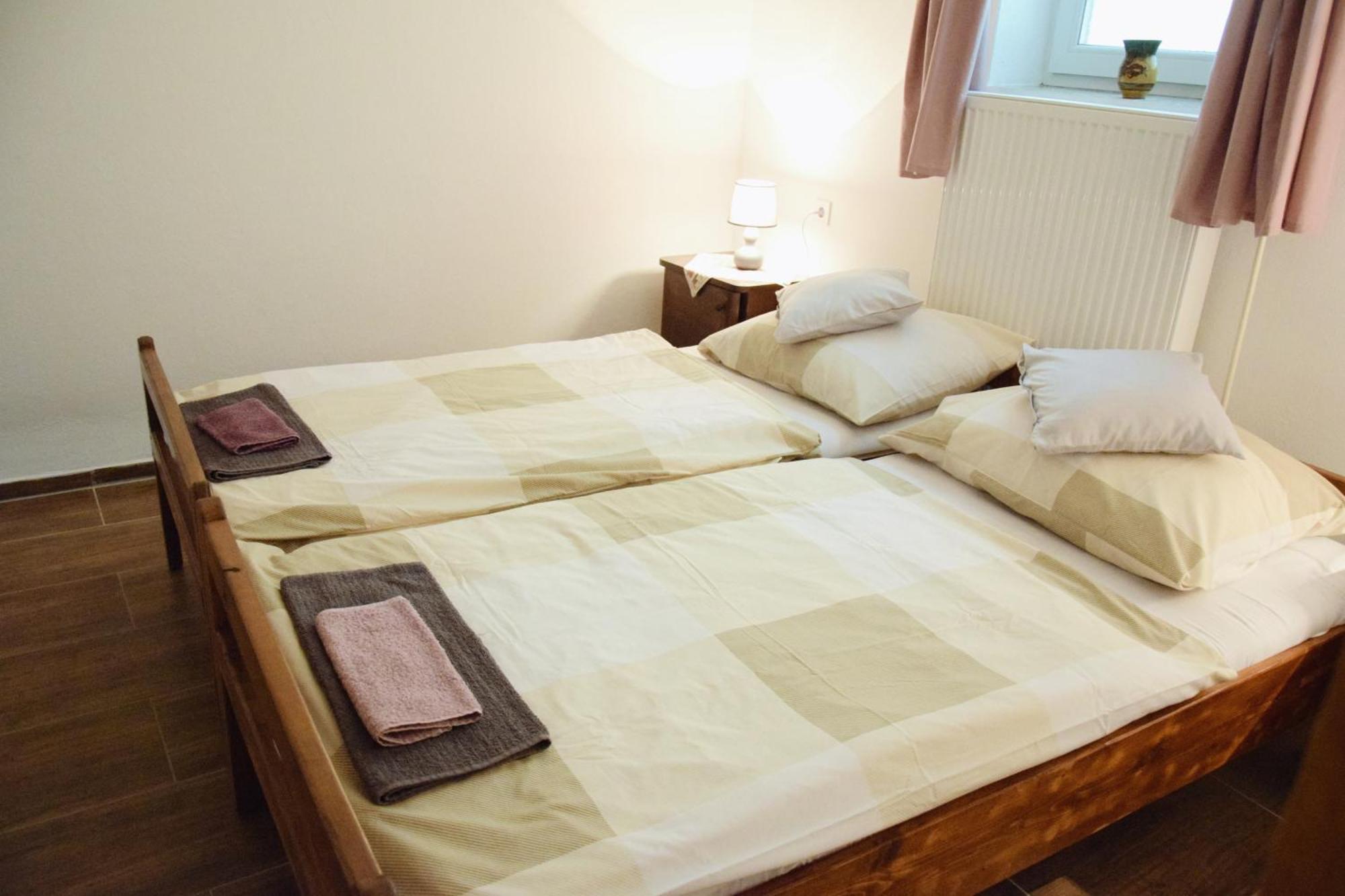 Ferienwohnung Anna Apartman Maroslele Exterior foto