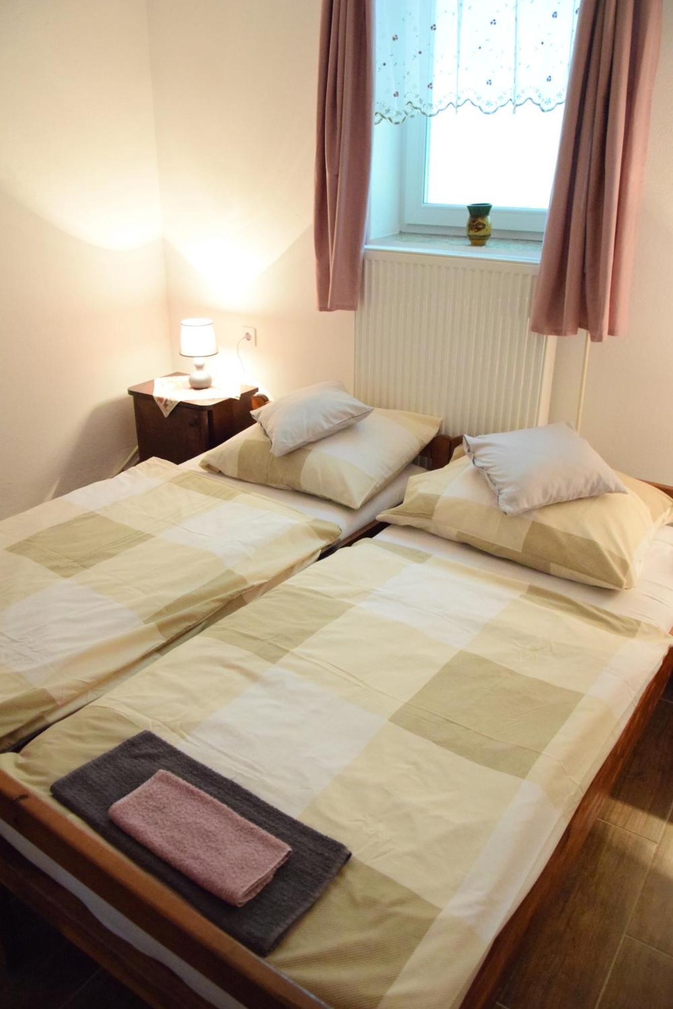 Ferienwohnung Anna Apartman Maroslele Exterior foto