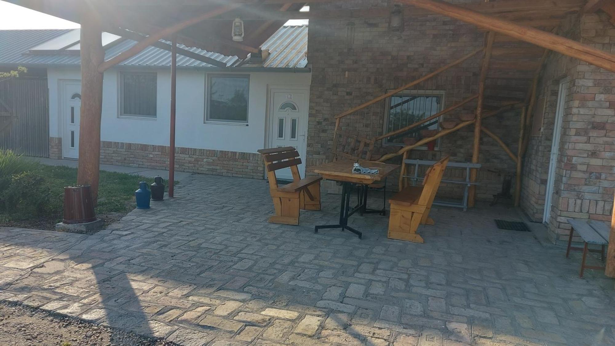 Ferienwohnung Anna Apartman Maroslele Exterior foto