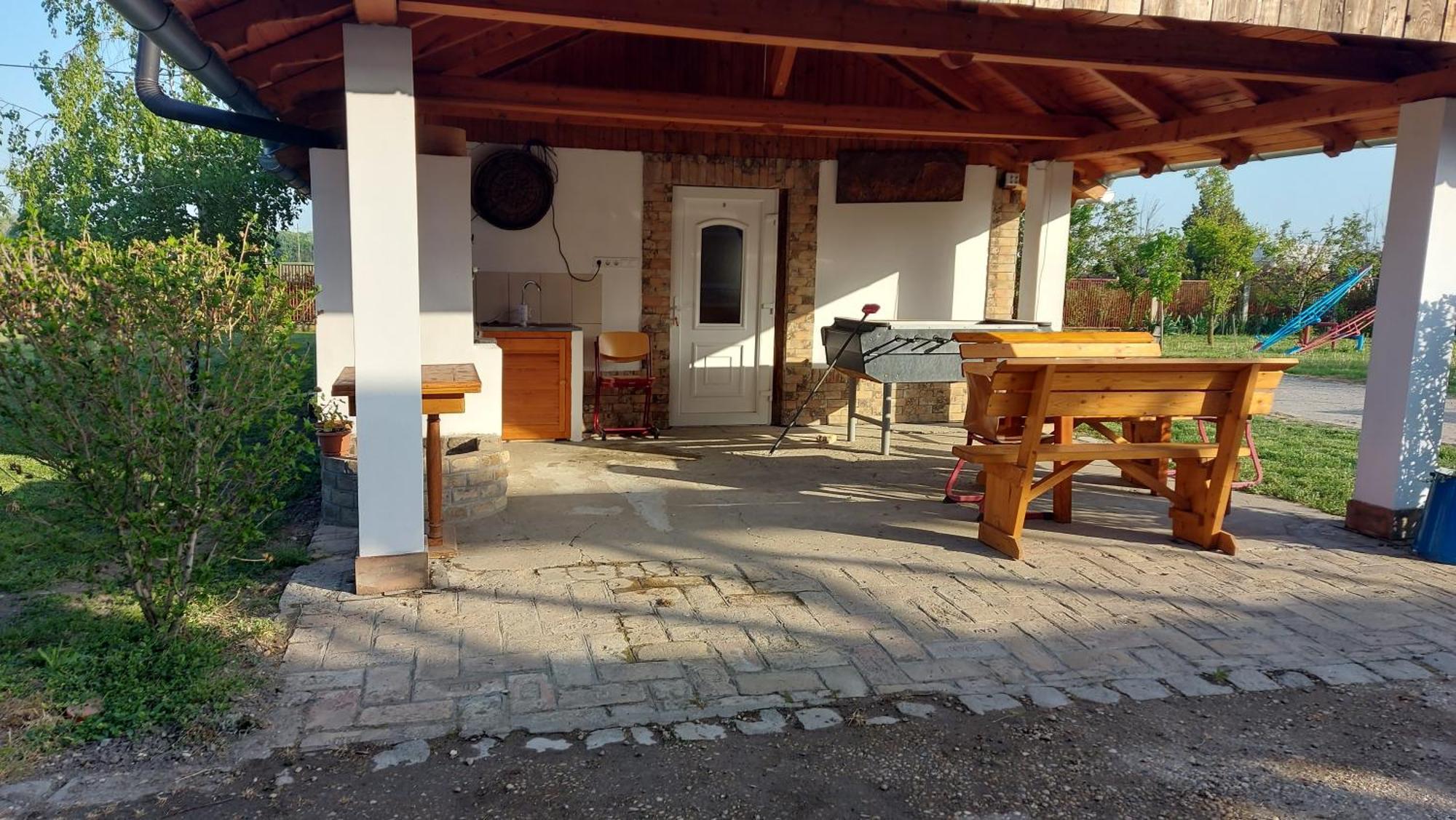Ferienwohnung Anna Apartman Maroslele Exterior foto