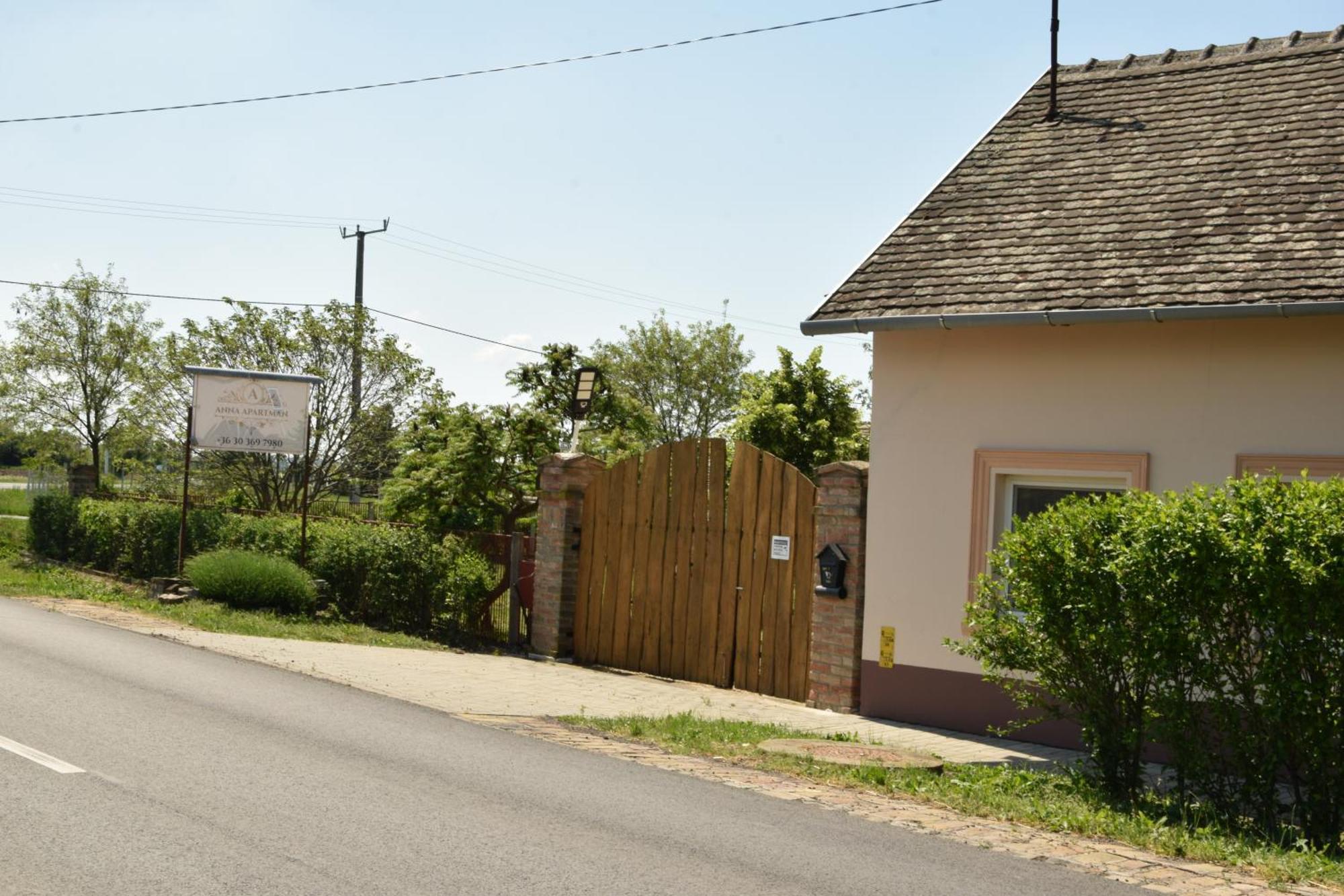 Ferienwohnung Anna Apartman Maroslele Exterior foto